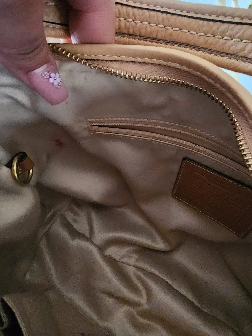 Coach Leather Shoulder Bag + New Coach Dino Keychain - Picture 6 of 16